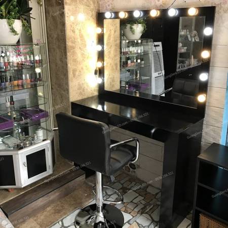 Bàn trang Điểm cho tiệm makeup: lựa chọn tối Ưu cho không gian chuyên nghiệp