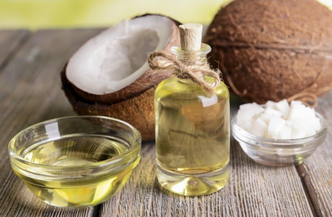 Dưỡng da với dầu dừa, bí quyết giúp làn da trẻ trung và mịn màng