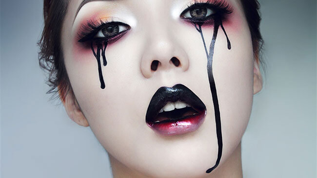 Cách để hóa trang halloween đơn giản độc đáo với bút kẻ mắt nước Cách để hóa trang halloween đơn giản độc đáo với bút kẻ mắt nước